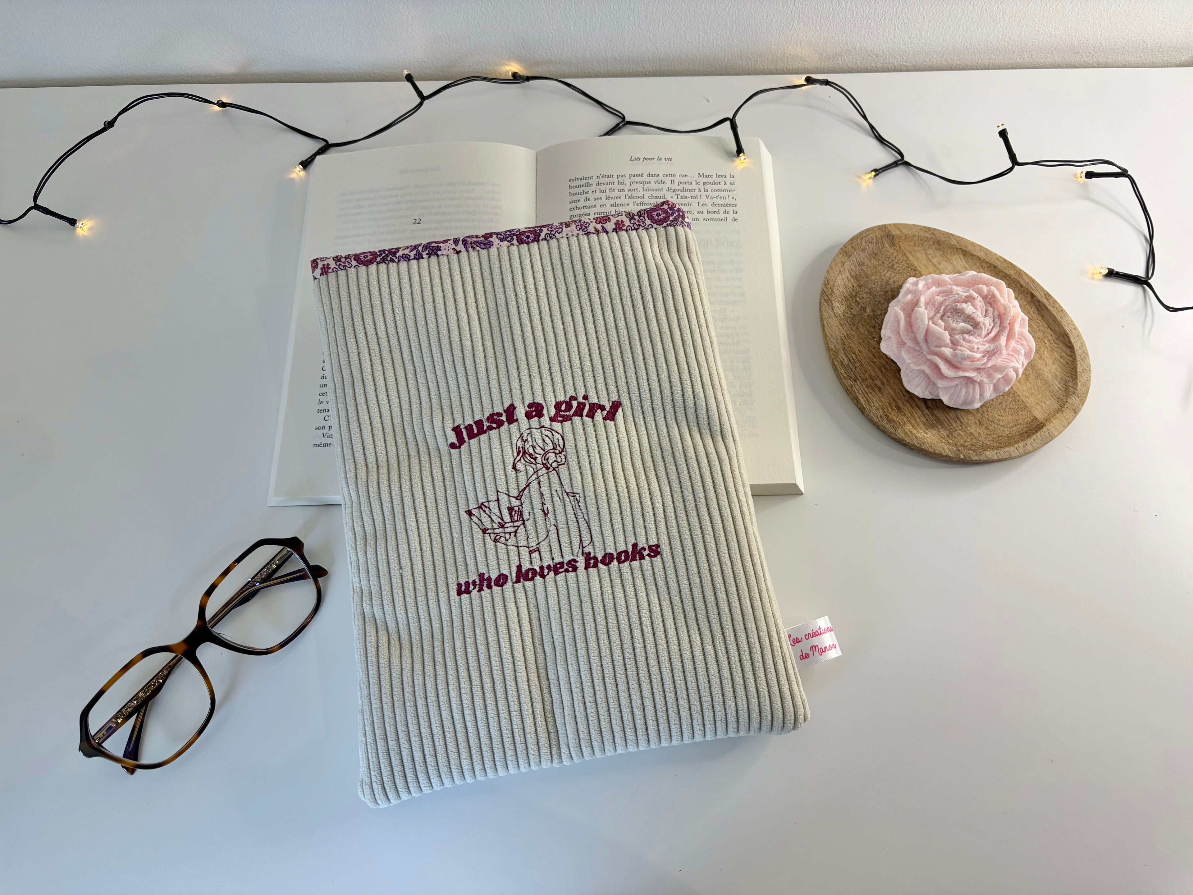 Protège-livres brodés