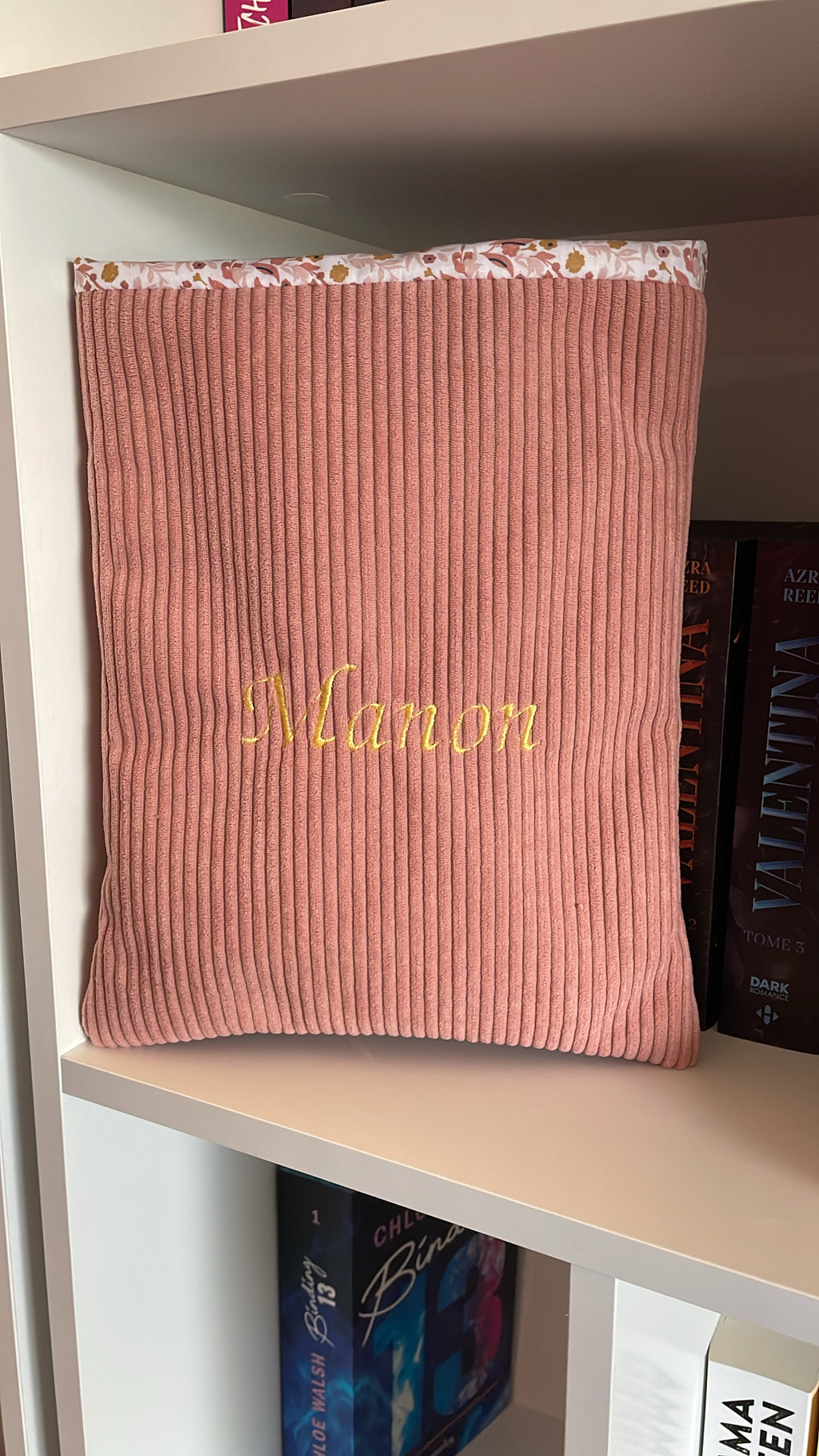 Protège-livre poche personnalisé avec broderie prénom